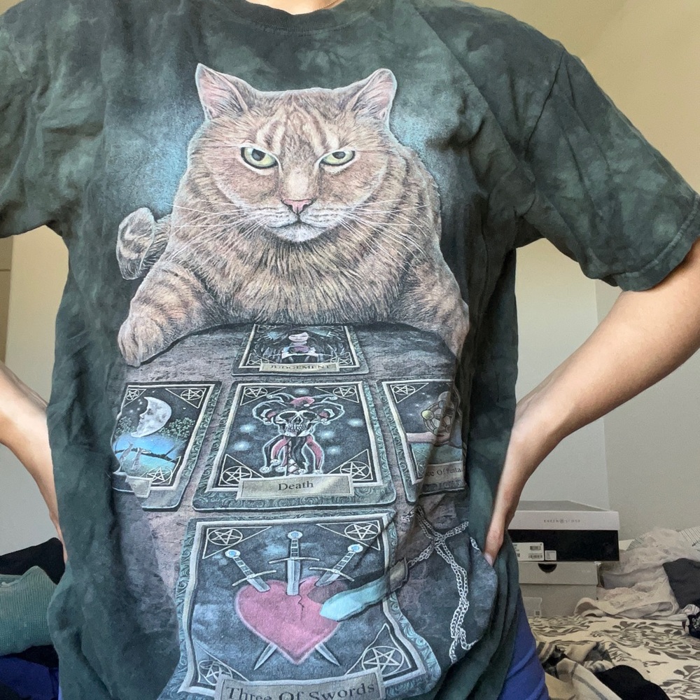 Cat graphic Tee